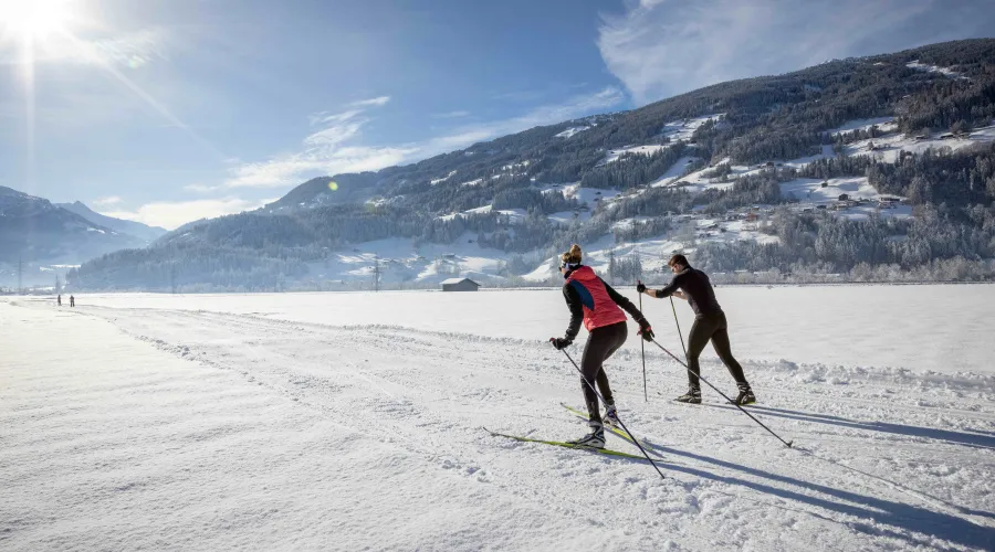 Langlaufen Schnee Loipen Winter Zillertal Sonne